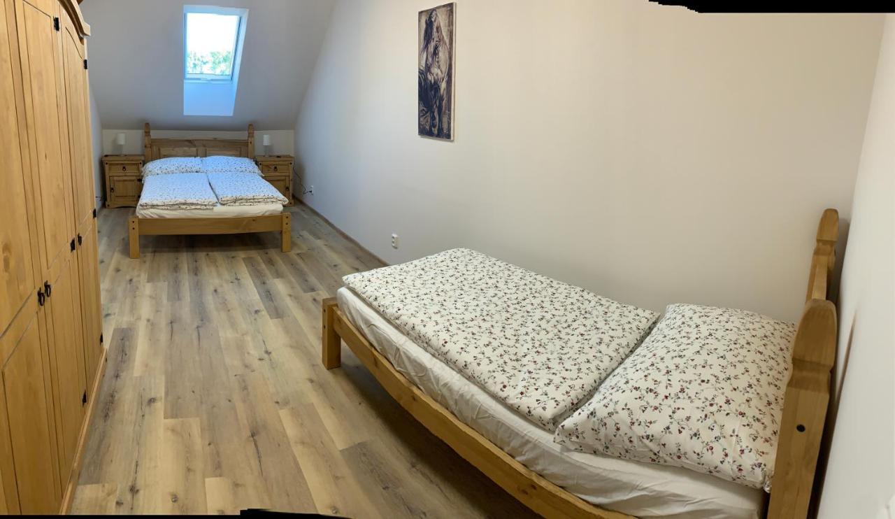 Apartmany Statek Bezdedice Hostomice Eksteriør billede